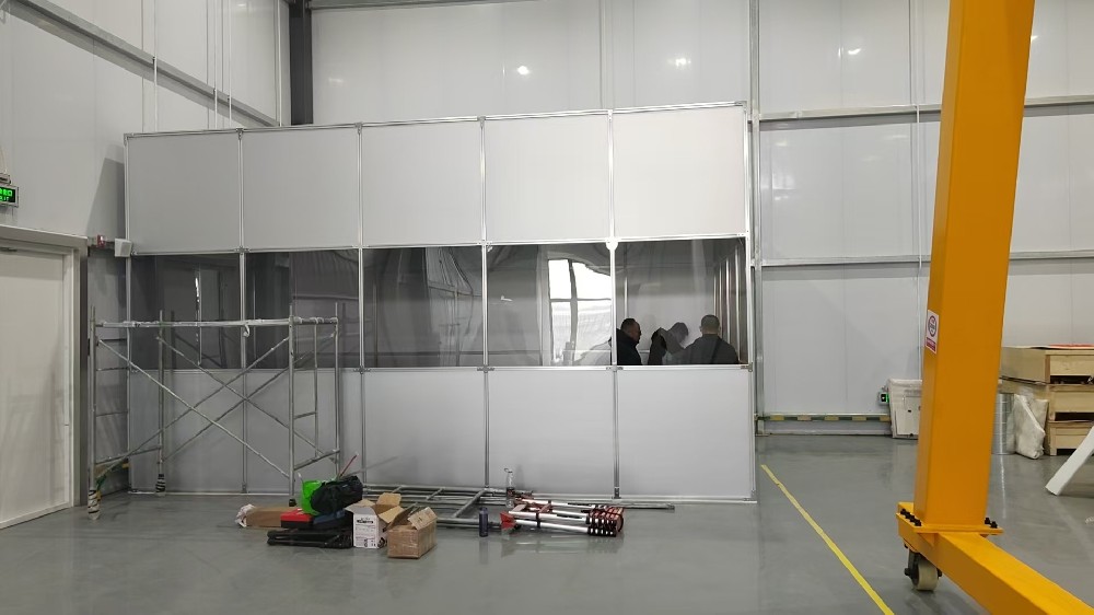 如何確保鋁塑板百級潔凈棚的氣流均勻性，避免局部污染？